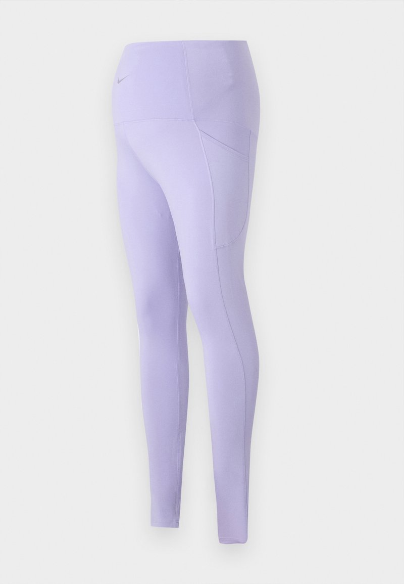 Leggings lilás com cintura alta, feitos de tecido elástico. Apresentam um bolso lateral, costuras planas e uma textura suave.