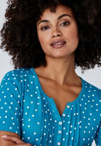 Damart COL TUNISIEN - Camiseta estampada - bleu pois