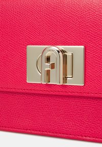 Furla MINI CROSSBODY - Skulderveske - flame