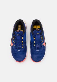 Nike Performance METCON 7 UNISEX - Sapatilha de treino - deep royal blue/magic ember/black/white/pollen