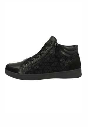 Baskets montantes noires en cuir et daim, avec un motif géométrique, un système de laçage et une fermeture éclaire sur le côté pour un accès facile.