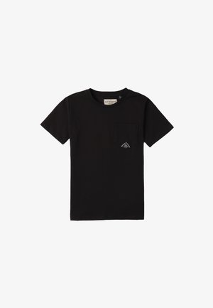 Camiseta de algodón negra con mangas cortas, cuello redondo y un bolsillo en el pecho que presenta un pequeño logo triangular. Diseño liso, textura suave.