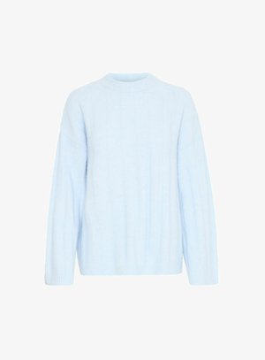 Hellblauer Pullover aus weichem Material. Mit geripptem Textil, langen Ärmeln und einem hohen Kragen. Lässige Passform mit überschnittenen Schultern.