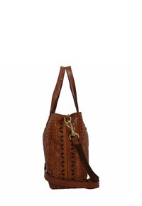 Borsa a mano in pelle marrone con motivi a fiori perforati, doppi manici e una tracolla regolabile e staccabile. Dettagli in metallo color oro.