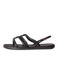 Infradito neri con tre ampie cinghie texturizzate, suola piatta con un motivo a diamante e un logo discreto in rosa sulla cinghia superiore.