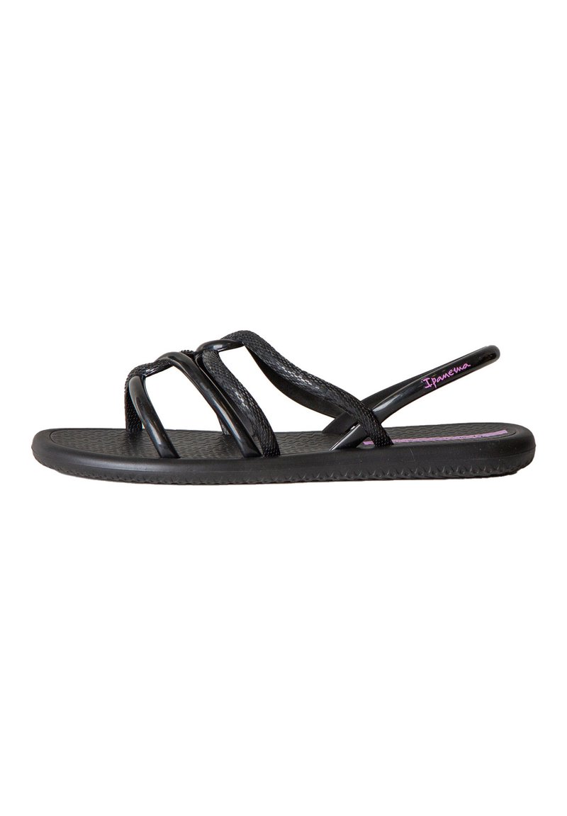 Infradito neri con tre ampie cinghie texturizzate, suola piatta con un motivo a diamante e un logo discreto in rosa sulla cinghia superiore.