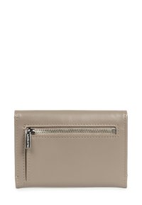 Portafoglio in pelle beige di forma rettangolare, con una tasca con zip sulla parte anteriore e una texture liscia. Design minimalista con cuciture sottili.