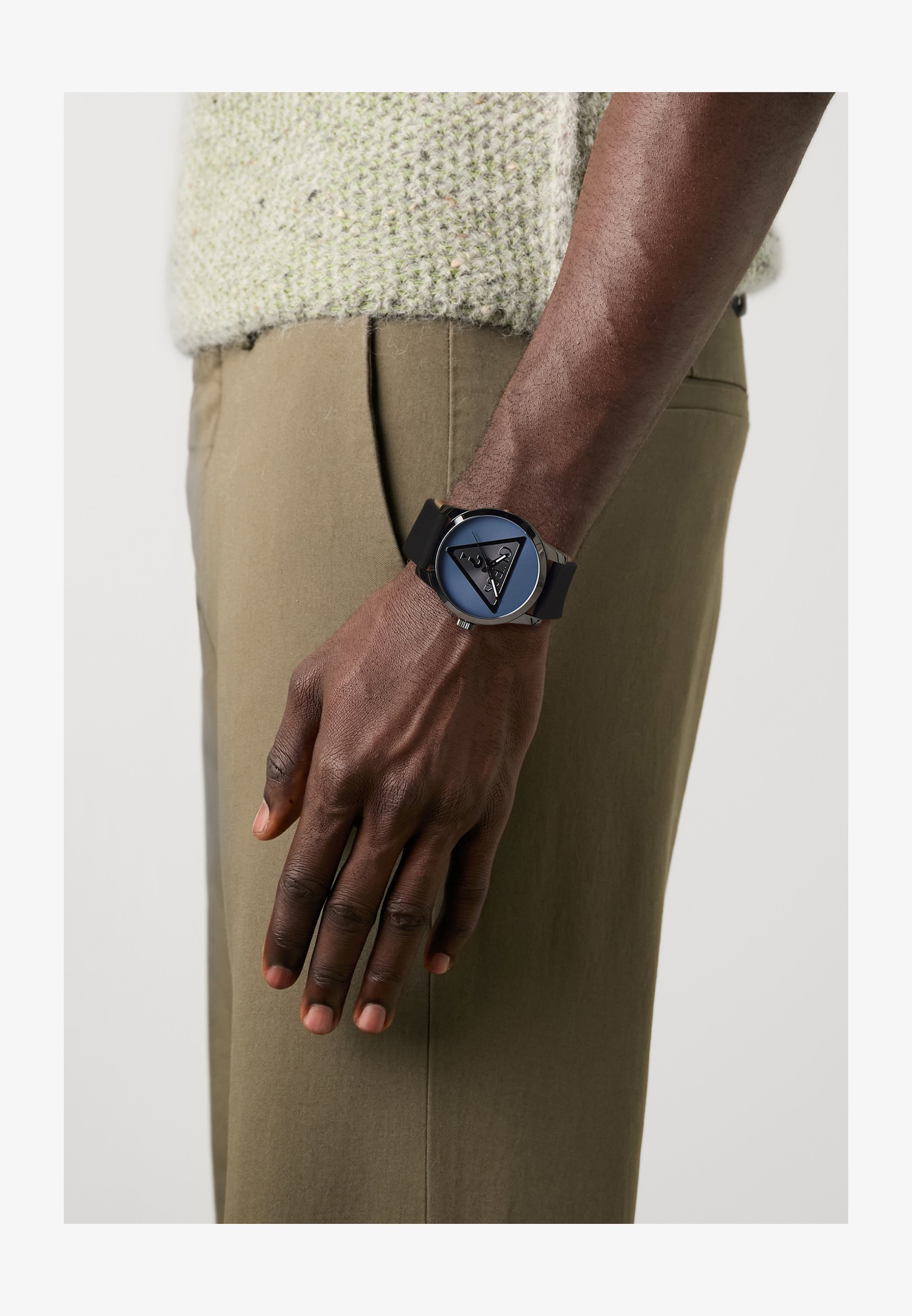 Guess Badge Orologio Uomo, Cassa 44mm, Quadrante Blu, Cinturino In Acciaio, Impermeabile 5 ATM