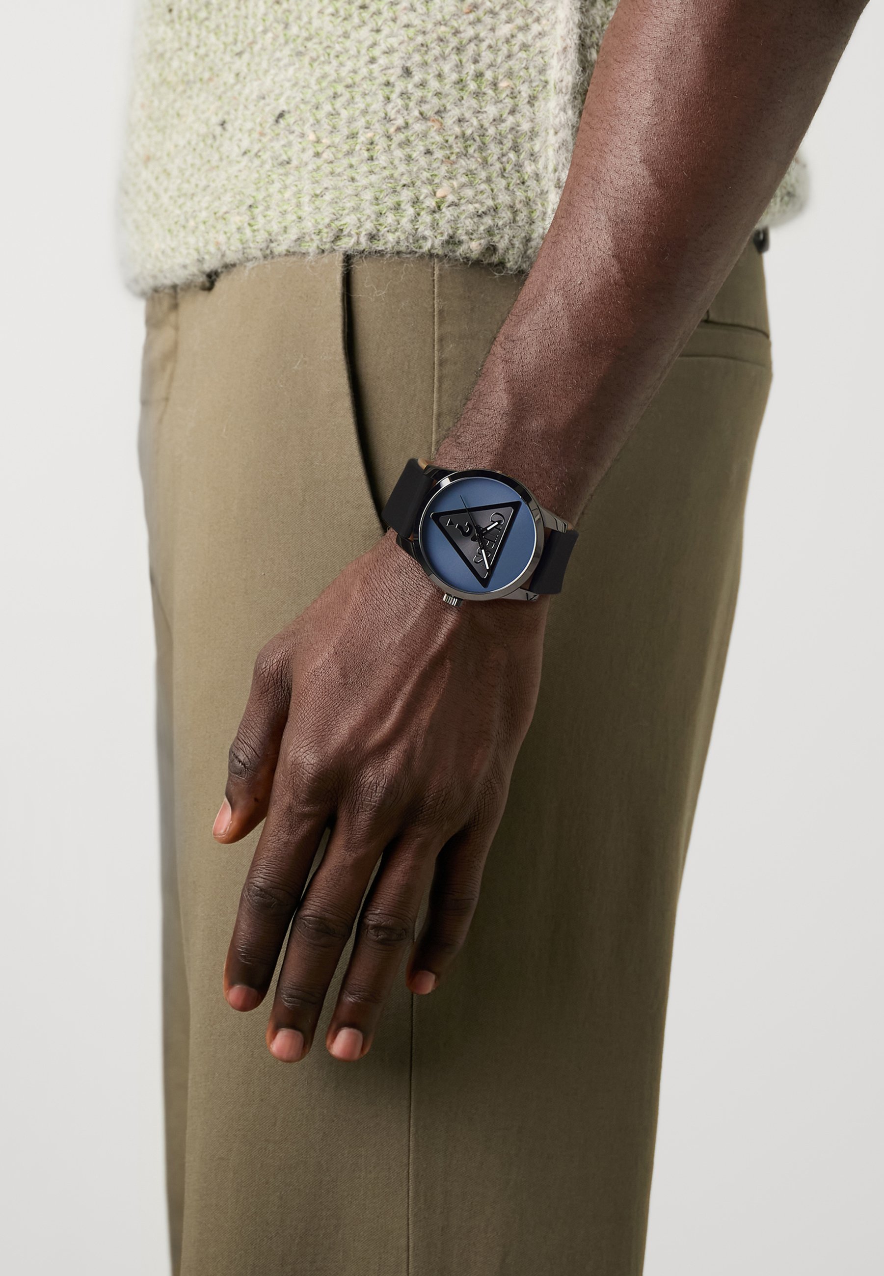 Guess Badge Orologio Uomo, Cassa 44mm, Quadrante Blu, Cinturino In Acciaio, Impermeabile 5 ATM