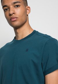 G-STAR LASH - T-shirt básica - compact o peach midnight blue