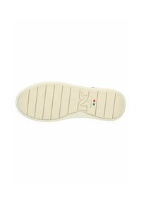 Suola di scarpa in gomma bianca con scanalature orizzontali, superficie testurizzata e logo del marchio. Presenta una piccola bandiera italiana sul tallone.