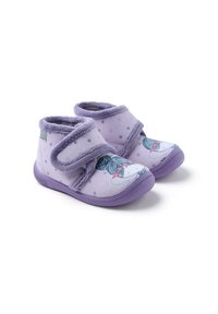 Botitas de forro polar moradas con correas de velcro, adornadas con un gráfico de una niña y estrellas. Textura suave y suela acolchada para mayor comodidad.