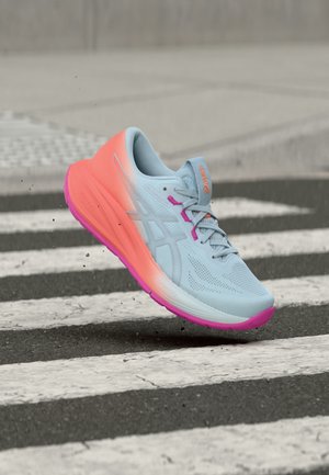 ASICS GEL CUMULUS 28 SUNNY SIZZLE - Zapatillas running asfalto - sky/sun coral