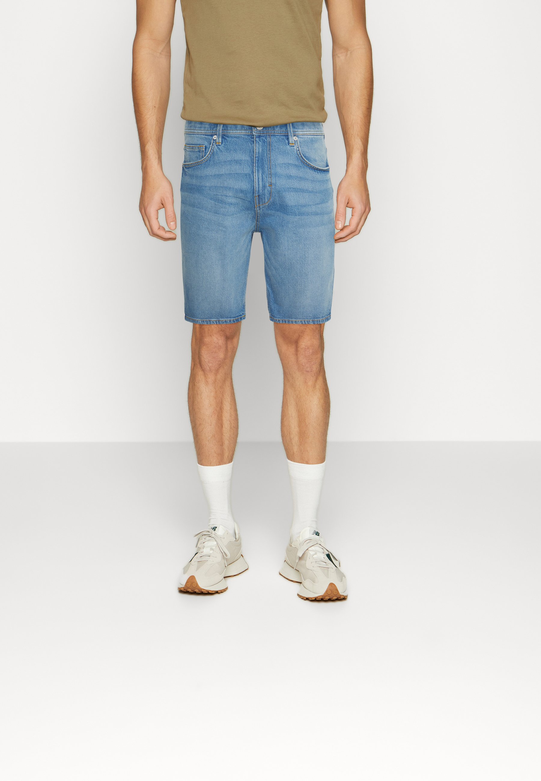 Save 27% Moschino Cotton Bermuda With Logo in Nero Mens Clothing Shorts Bermuda shorts for Men Black