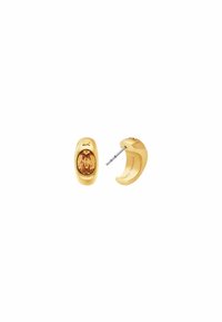 Pendientes de aro de oro con una gema de ámbar ovalada en el centro. Acabado suave con ligera curvatura, que presenta una marca grabada en el lado interior.