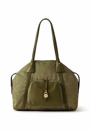 Sac à main texturé vert olive avec longues poignées, poche avant zippée avec tirette en cuir et détail de verrou rond doré, forme structurée et douce.