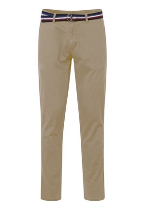 Beige puuvillaiset chinosit, joissa on tummansininen, punainen ja valkoinen raidoitettu vyö, jossa on metallirengas-solki. Suora malli, jossa on sileä pinta.