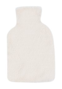 Witte nepbont hoes voor een warmwaterkruik met een hoge kraag, zachte textuur en gladde randen. Rechthoekige vorm met afgeronde hoeken.