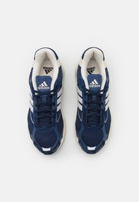 adidas Originals RESPONSE CL UNISEX - Sportcipő - night indigo/cloud white/tech indigo