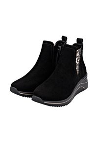 Bottes noires en suède à la cheville avec une semelle en wedge, présentant un panneau à imprimé léopard et des zippers avant pour un enfilage facile. Finition texturée et douce.