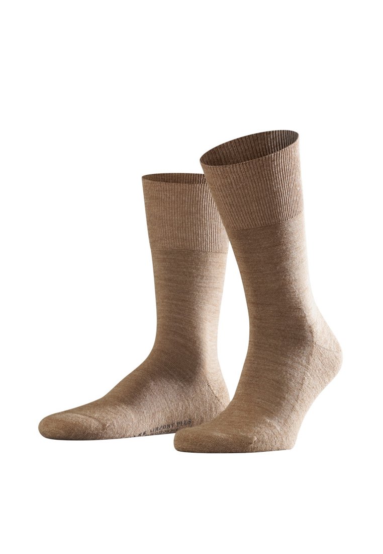 Calze beige con design a costine, realizzate in un materiale morbido, presentano una texture liscia e una forma classica di lunghezza normale.
