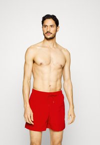 Tommy Hilfiger - MEDIUM DRAWSTRING - Shorts da mare - primary red Immagine in miniatura 1