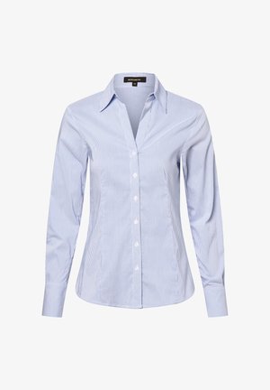Chemise boutonnée rayée bleu clair avec des manches longues, un col pointu et une coupe ajustée, fabriquée en tissu coton lisse.