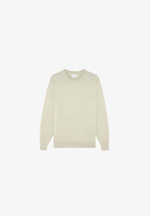 Lys beige langærmet sweater med rund hals og ribstrikkede manchetter og kant, vist fladt på en hvid baggrund.