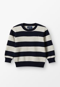 Marinblå och grårandig tröja med rund hals, långa ärmar, ribbade muddar och en liten broderad logotyp på bröstet.