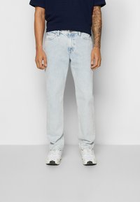 Lee WEST - Calças de ganga de corte relaxado - acid echo bay