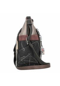 Schwarze und graue Lederhandtasche mit strukturiertem Design, ausgestattet mit einem kastanienbraunen Akzent, Schultergurt und einem dekorativen Schlossdetail.