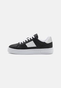 Unselected, black/optical white