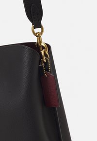 COACH WILLOW SHOULDER BAG - Kézitáska - black