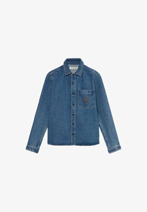 Camicia di jeans blu, maniche lunghe, chiusura con bottoni, colletto, taschino sul petto con logo ricamato, taglio classico e texture scolorita.