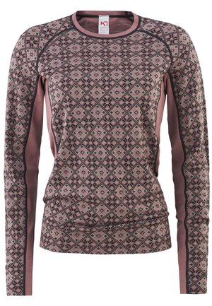 Langarm T-shirt in roze met een geometrisch patroon in donkerbruin. Heeft een ronde hals en contrasterende textuurpanelen langs de mouwen.