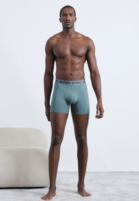 Zelene boxer gaće od pamuka s mješavinom, s crnim remenom s logotipom "BJÖRN BORG", s prilagođenim dizajnom i glatkom teksturom.