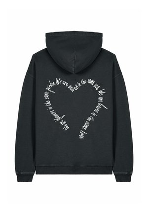 Haut à capuche noir avec un grand design de texte en script blanc formant une forme de cœur au dos, avec des poignets et un ourlet côtelés.