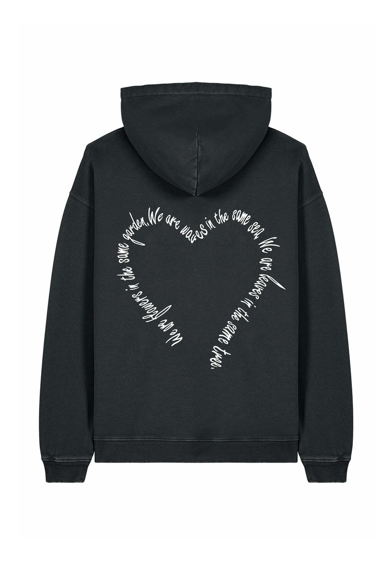 Felpa nera con cappuccio caratterizzata da un grande design di testo in bianco a forma di cuore sul retro, con polsini e orlo a coste.