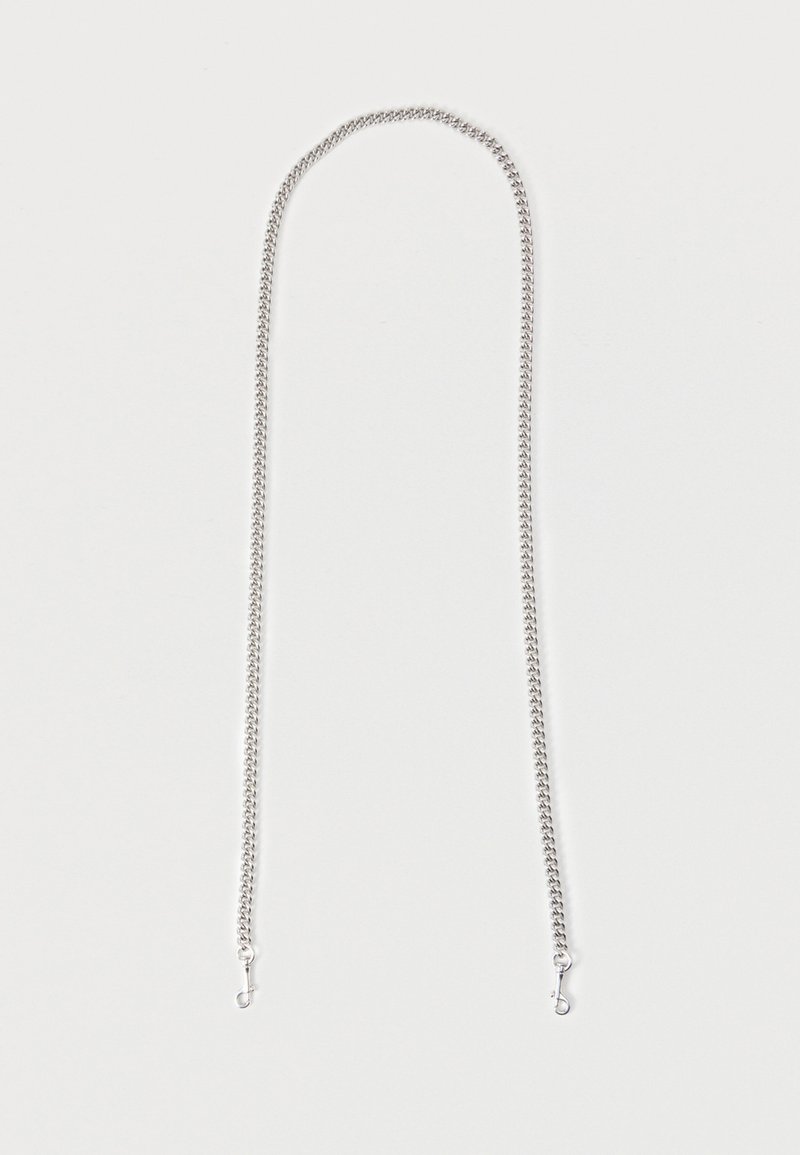 Αλυσίδα από ασημένιο μέταλλο με κούμπωμα αστακού και στις δύο άκρες, απλωμένη επίπεδα σε λευκό φόντο.