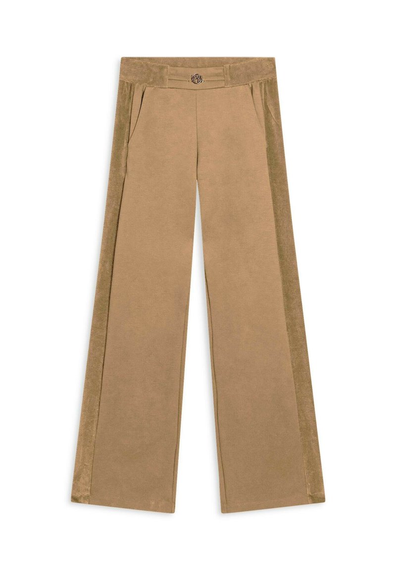 Pantaloni a gamba larga in tessuto marrone chiaro con una trama liscia. Presentano tasche frontali e un accento decorativo in vita.
