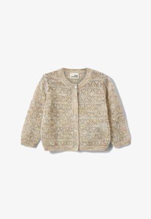Svijetlo bež pleteni kardigan s uzorkom čipke, okruglim izrezom i zatvaranjem na pet gumba. Ima rebraste manžete i rub.
