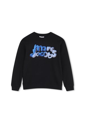 Zwart sweatshirt met lange mouwen en geribbelde boorden bij de manchetten en zoom, met de tekst "Marc Jacobs" in blauwe en witte verloop bubbellief letters op de voorkant.