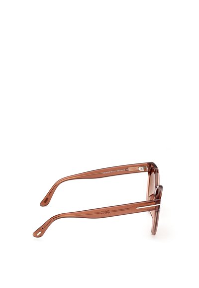 Bruna transparenta solglasögon med en elegant rektangulär form, som har tunna skalmar och minimalistiska detaljer längs sidorna.