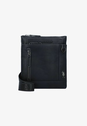 Borsa a spalla in pelle nera con finitura texturizzata, tasca frontale con zip, logo impresso e una tracolla resistente con branding.