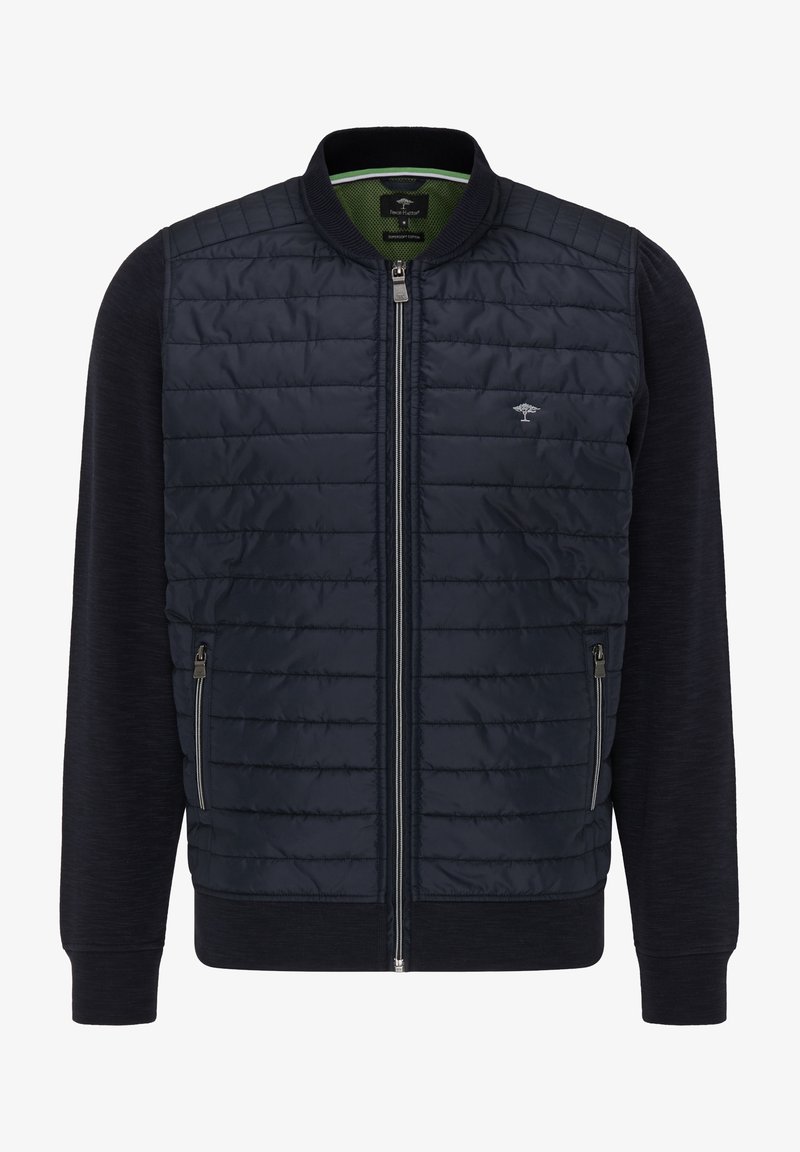 Giacca trapuntata blu navy con tessuto blu scuro uniforme su maniche e lati, chiusura zip frontale, due tasche laterali e colletto a costine.