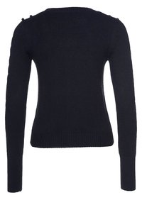Marineblauer gestrickter Pullover mit langen Ärmeln, rundem Halsausschnitt, geripptem Saum und dezenten Knopfakzenten auf der Schulter. Strukturiert stoff.
