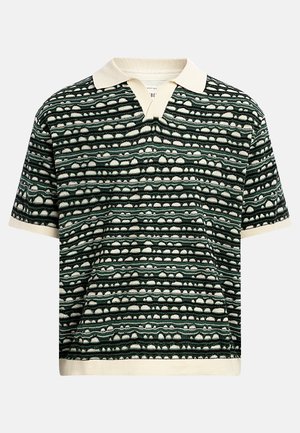 Πλεκτό πόλο με κοντά μανίκια, κρεμ γιακά και μανσέτες, με σκούρα πράσινο και κρεμ αφηρημένο οριζόντιο ριγέ σχέδιο.