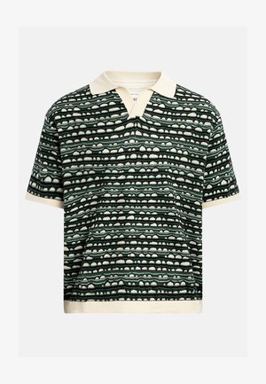 Polo en maille à manches courtes avec col et poignets crème, présentant un motif abstrait à rayures horizontales vert foncé et crème.