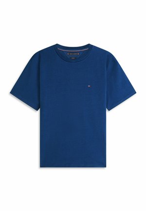 Blaues, kurzärmeliges Baumwoll-T-Shirt mit Rundhalsausschnitt und kleinem rot-weiß-blauem Tommy Hilfiger Flaggenlogo auf der linken Brust.