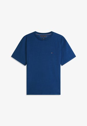 Blaues, kurzärmeliges Baumwoll-T-Shirt mit Rundhalsausschnitt und kleinem rot-weiß-blauem Tommy Hilfiger Flaggenlogo auf der linken Brust.
